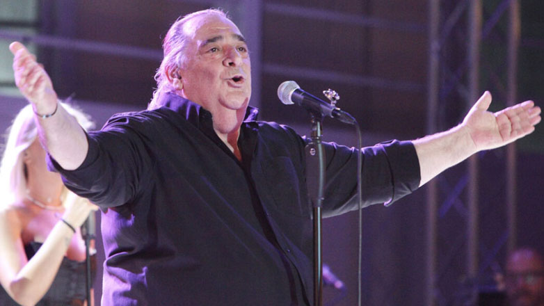 Βασίλης Καρράς: Το μεγάλο φιλανθρωπικό έργο του τραγουδιστή στο Κοκκινοχώρι Καβάλας