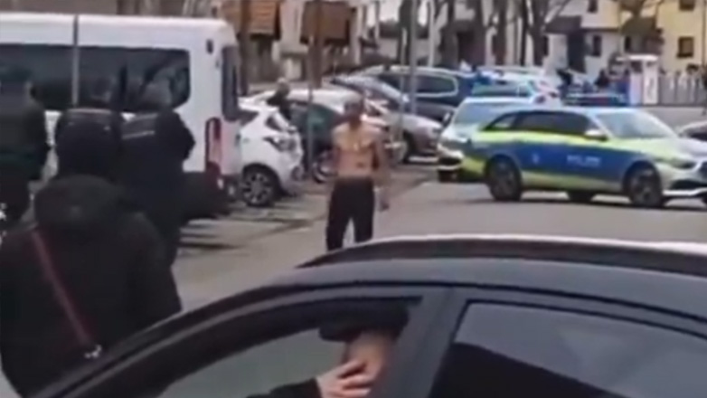 Γερμανία: Αστυνομικοί εκτελούν Τούρκο με μαχαίρι στη μέση του δρόμου