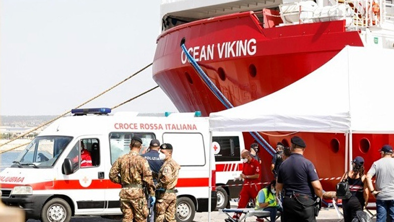 Το πλοίο Ocean Viking διέσωσε 244 μετανάστες στα ανοιχτά της Λιβύης