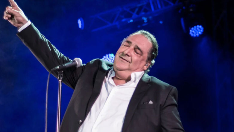 Βασίλης Καρράς: Θύελλα αντιδράσεων μετά τη διαρροή φωτογραφίας του μέσα από το νοσοκομείο στο διαδίκτυο