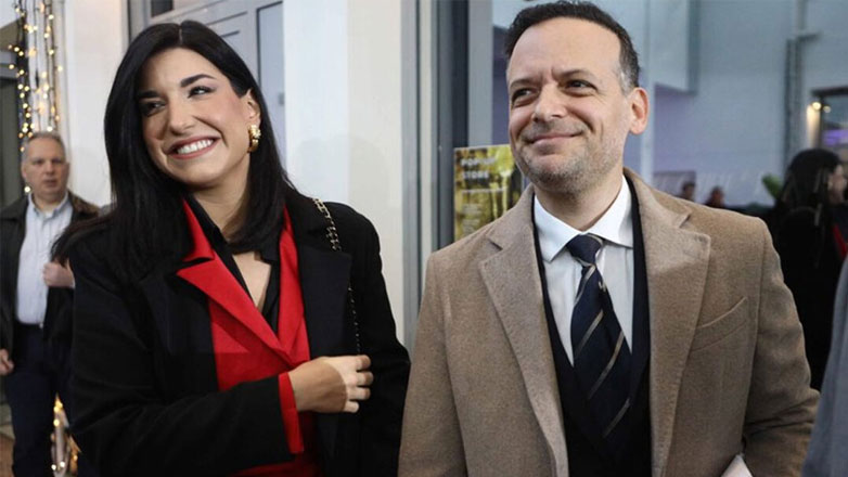 Χάρης Δούκας: Ορκίστηκε Δήμαρχος Αθηναίων με τη σύντροφό του στο πλευρό του