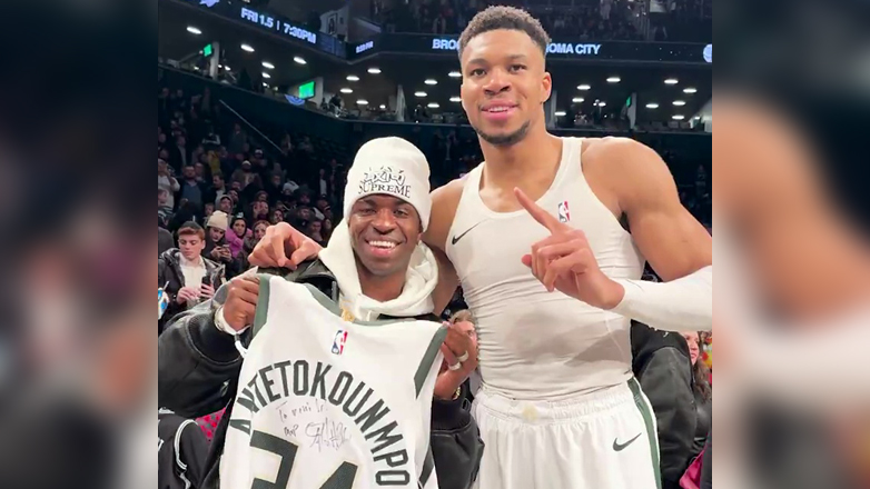 Ο Γιάννης Αντετοκούνμπο χάρισε την φανέλα και τα παπούτσια του στον Βινίσιους Τζούνιορ