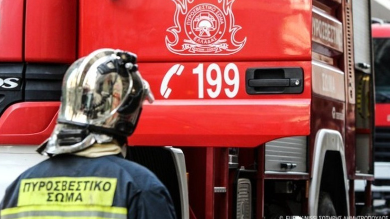 Φωτιά στη Λέσχη Αξιωματικών στο κέντρο των Ιωαννίνων