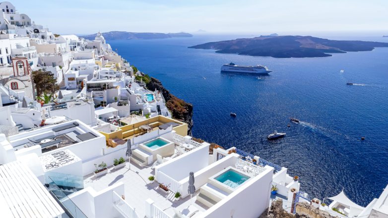 Figaro: Η Ελλάδα και η Κύπρος είναι από φορολογική άποψη ελκυστικοί προορισμοί για τους Γάλλους συνταξιούχους