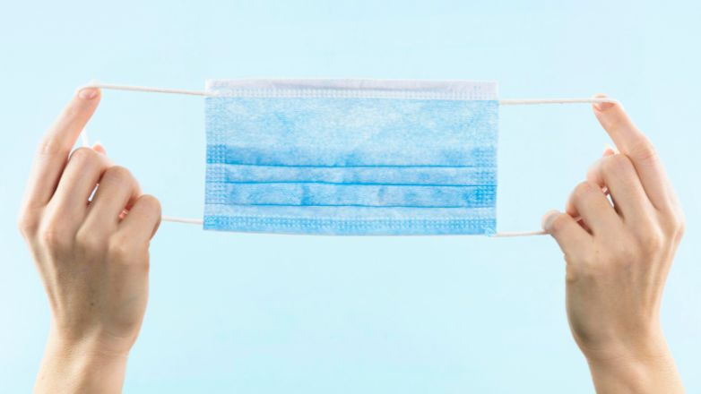 Σήμερα η ανακοίνωση του ΕΟΔΥ για μάσκες σε κλειστούς χώρους και νοσοκομεία