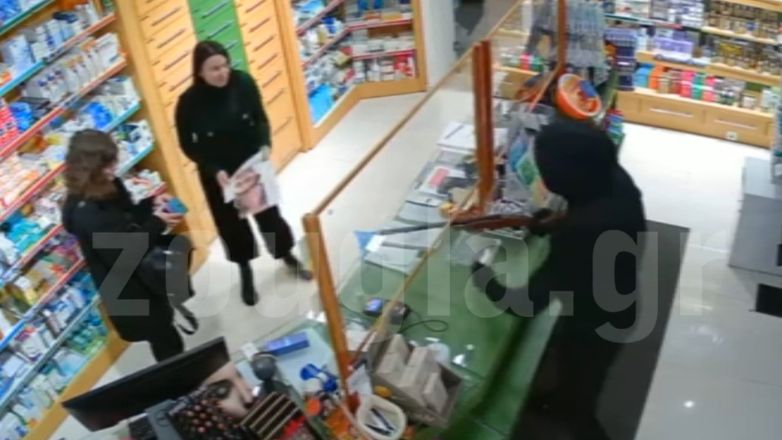 Βίντεο ντοκουμέντο από τη ληστεία σε φαρμακείο στον Χολαργό – 16 ετών ο δράστης