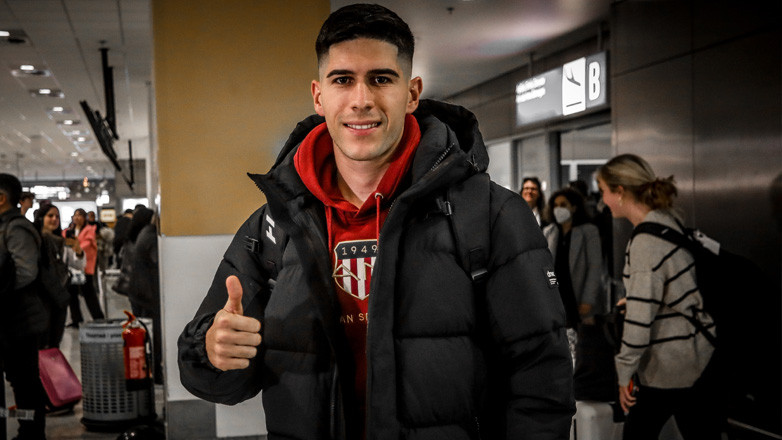 Στην Αθήνα για τον Ολυμπιακό ο Ναβάρο: «Έρχομαι σε πολύ μεγάλο σύλλογο»