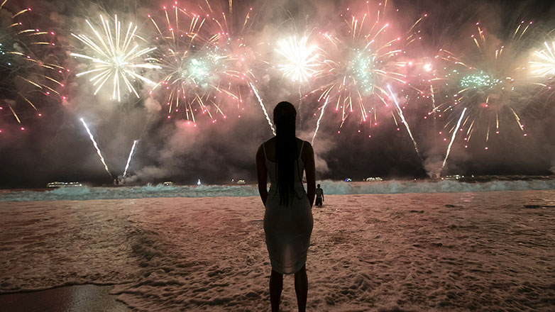 Πρωτοχρονιά: Ο κόσμος υποδέχθηκε το 2024 με την ελπίδα να φέρει ειρήνη και ευημερία