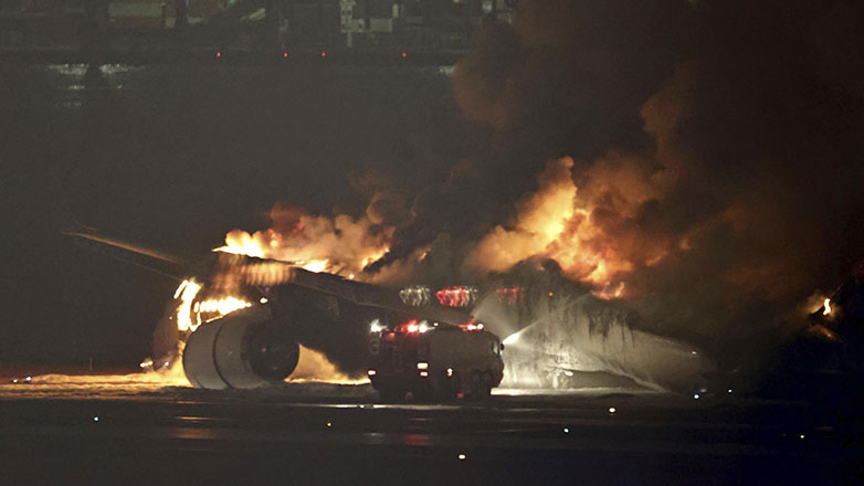 Ιαπωνία: Βίντεο μέσα από το αεροσκάφος της Japan Airlines την ώρα που φλέγεται