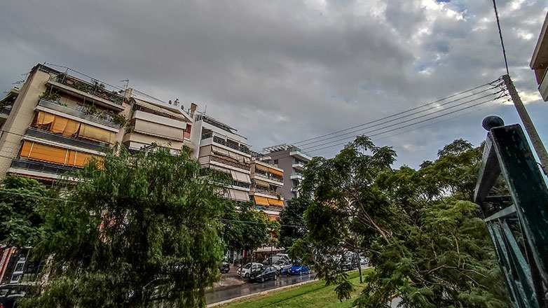Καιρός: Πτώση της θερμοκρασίας και τοπικές βροχές