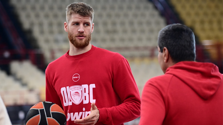 Ολυμπιακός: Προπονήθηκε και παίζει με την Αρμάνι ο Γουόκαπ