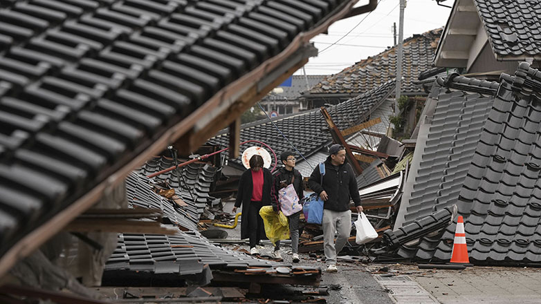 Ιαπωνία: Οι επιζώντες του σεισμού, αντιμέτωποι με το κρύο και τον κίνδυνο των κατολισθήσεων