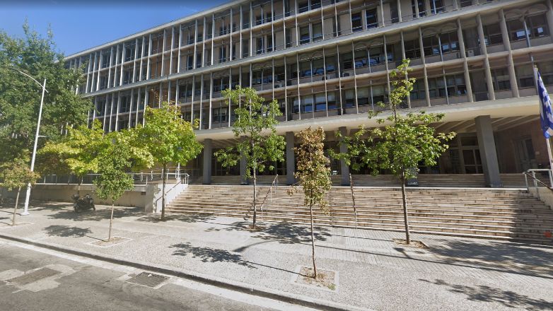 Επίθεση με γροθιές δέχτηκε υπάλληλος ειρηνοδικείου από μετανάστη