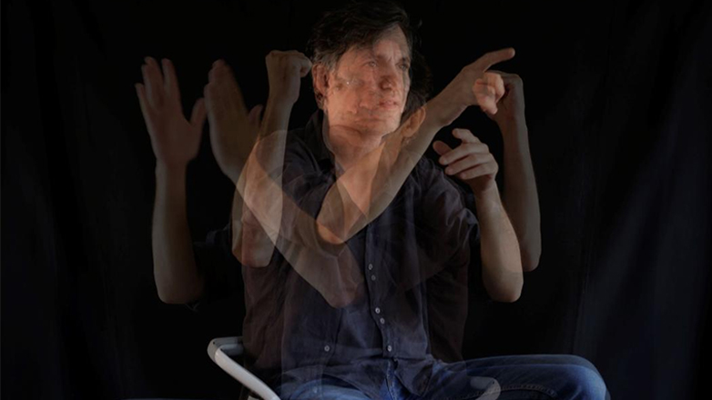 Ο Φώτης Σιώτας και η ομάδα του στο θέατρο Θησείον