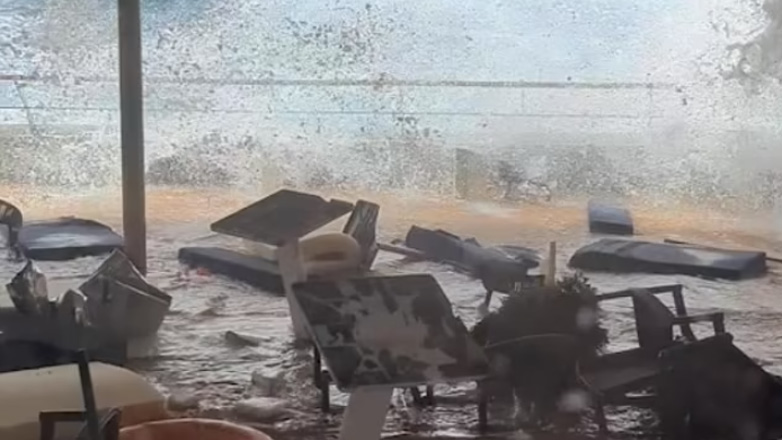 Ανταρκτική: Τρομακτικό βίντεο δείχνει κύματα 30 μέτρων να «καταπίνουν» πολυτελές κρουαζιερόπλοιο