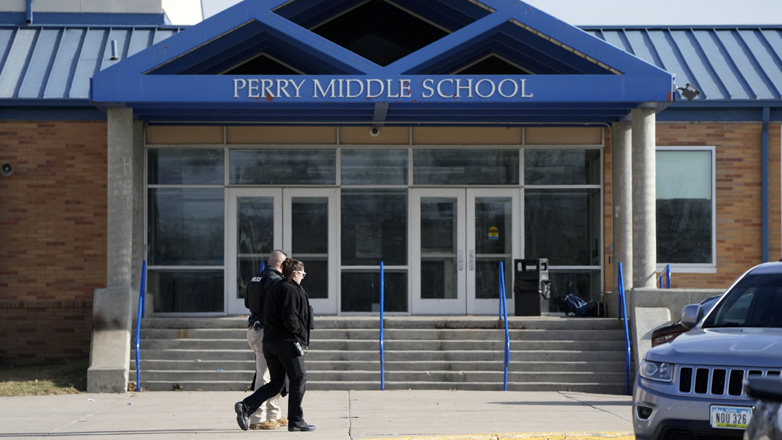 ΗΠΑ: Μαθητής ήταν ο νεκρός από τους πυροβολισμούς σε σχολείο της Αϊόβα