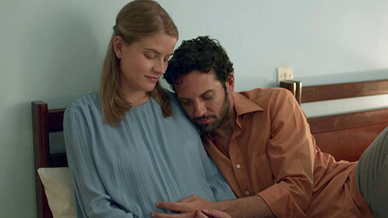 «Η παραλία»: Η Υπατία αποκαλύπτει στον Χάρι ότι είναι έγκυος