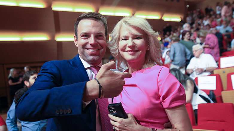 Τζάκρη: Σε ξενοδοχείο οι βουλευτές του ΣΥΡΙΖΑ – Θα το πληρώσει ο Κασσελάκης