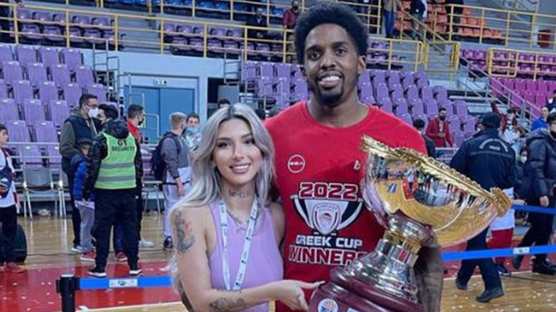 «Σε αυτή που έχουν δείξει τη μεγαλύτερη ασέβεια» – Η αφιέρωση του ΜακΚίσικ στη σύντροφό του