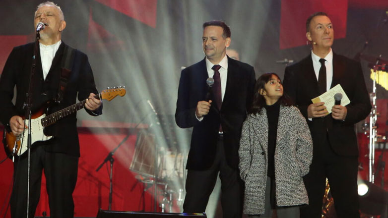 Χάρης Δούκας: Απαντά στα αρνητικά σχόλια μετά την εμφάνισή του με την κόρη του Γαλακτερού την παραμονή της Πρωτοχρονιάς