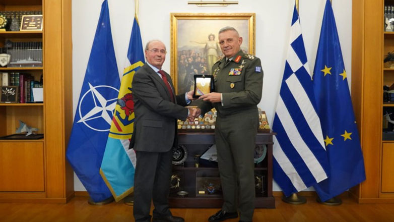 Συνάντηση του Αρχηγού ΓΕΕΘΑ με τον Επίτιμο Αρχηγό ΓΕΕΘΑ Στρατηγό ε.α. Μανούσο Παραγιουδάκη