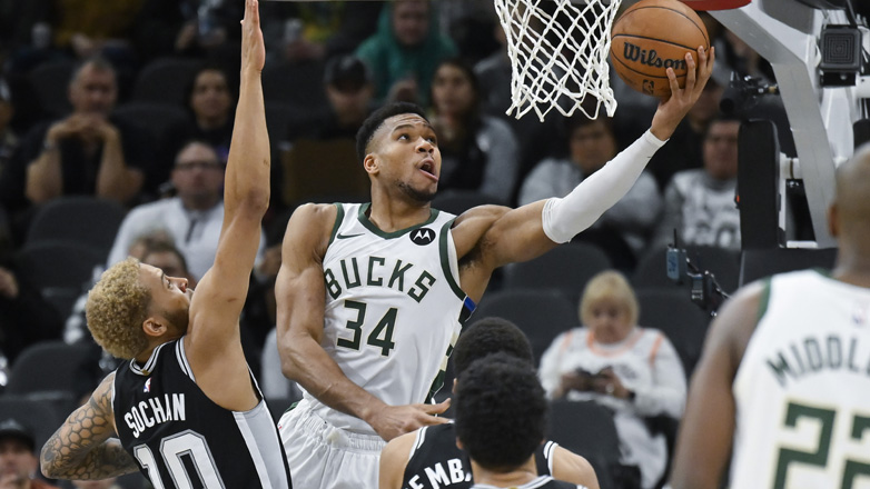 NBA: Σαρωτικός ο Αντετοκούνμπο απέναντι στους Σπερς, νίκη με 125-121 για τους Μπακς