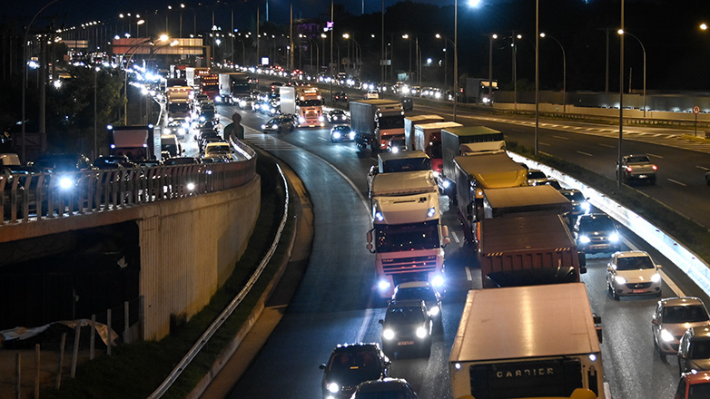Καραμπόλα πέντε οχημάτων στον Κηφισό – Στο «κόκκινο» η κίνηση
