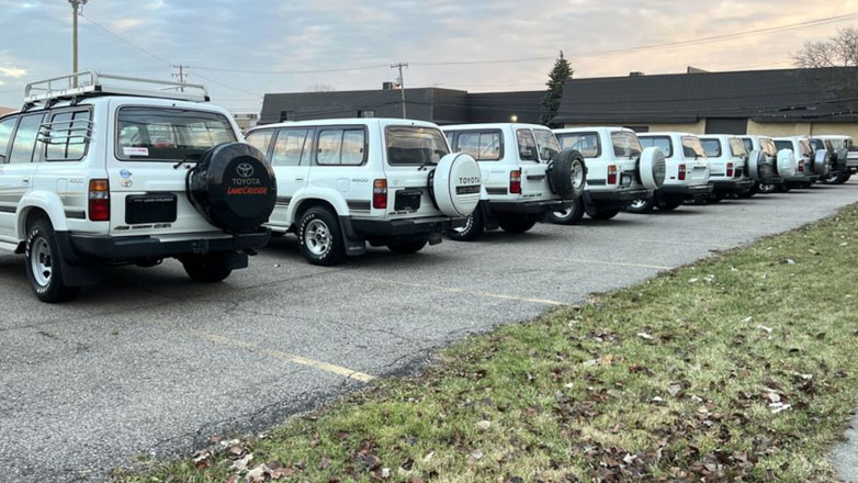 Ούτε ένα, ούτε δύο αλλά… 24 Toyota Land Cruiser αγόρασε φανατικός οπαδός της μάρκας (Βίντεο)
