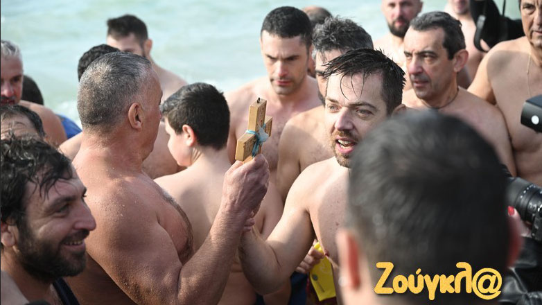 Θεοφάνεια: Με λαμπρότητα και κατάνυξη ο Αγιασμός των Υδάτων στο Παλαιό Φάληρο