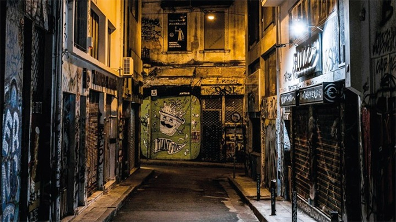 Η ενδοοικογενειακή βία και ο κόσμος των αστέγων στο «Φελιτσιτά», το καινούργιο μυθιστόρημα της Μάρως Δούκα