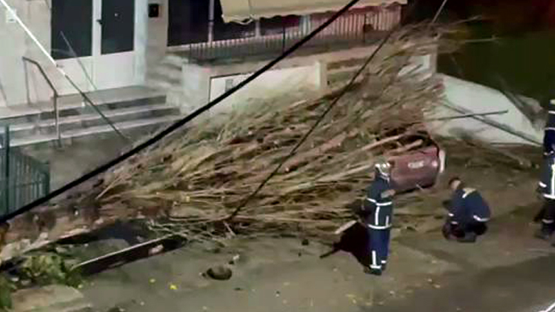 Κακοκαιρία στην Αττική – Ισχυρό μπουρίνι σάρωσε τη Νέα Φιλαδέλφεια