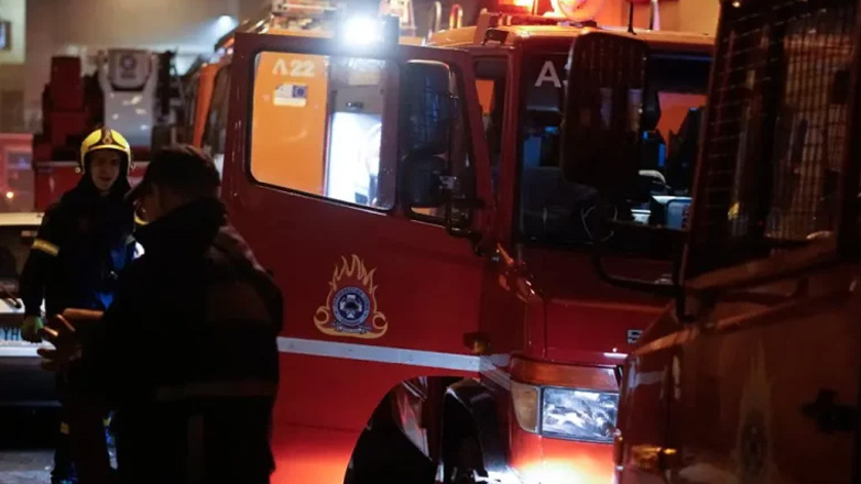 Σαλαμίνα: Άνδρας εντοπίστηκε νεκρός σε σπίτι που είχε τυλιχθεί στις φλόγες