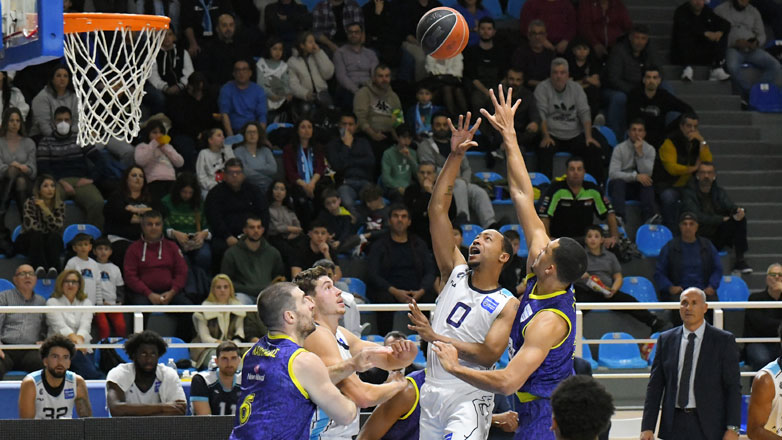Basket League: Επέστρεψε στις νίκες ο Κολοσσός, 88-73 το Λαύριο