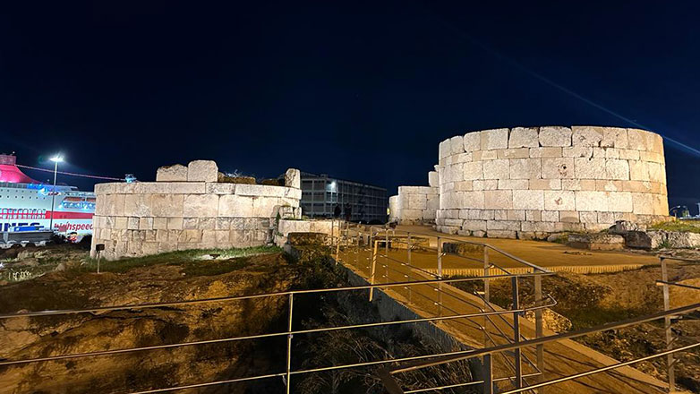 Ο αρχαιολογικός χώρος της Ηετιώνειας Πύλης «φωτίζει» τον Πειραιά – Δείτε φωτογραφίες