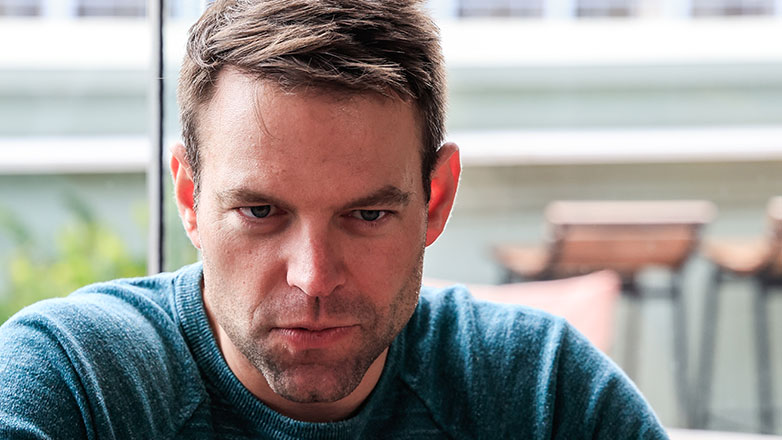 Κασσελάκης: «Πρωθυπουργός της κωλοτούμπας» ο Κυριάκος Μητσοτάκης