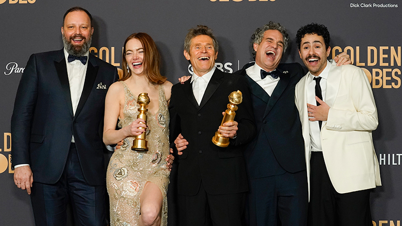 Golden Globes 2024: Η στιγμή της απονομής στον Γιώργο Λάνθιμο για την ταινία Poor Things