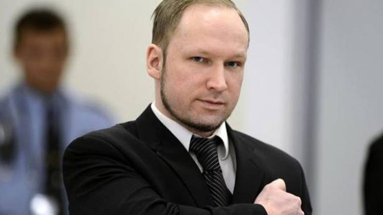 Μπρέιβικ: Σκότωσε 77 ανθρώπους και μηνύει το Νορβηγικό κράτος για… ανθρώπινα δικαιώματα