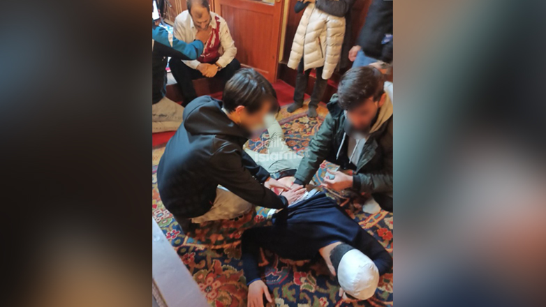 Μαινόμενος άνδρας μαχαίρωσε τον ιμάμη κι ένα ακόμη άνδρα στο Φατίχ τζαμί της Κωνσταντινούπολης