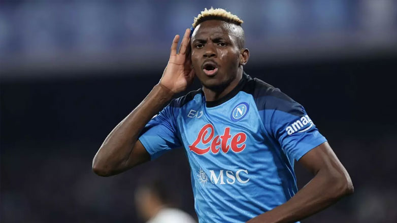 Αντεμπαγιόρ: «Ο Οσίμεν μπορεί να γίνει ο νέος Ντρογκμπά στην Τσέλσι»