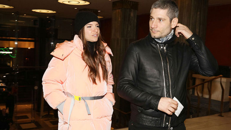 Η Εριέττα Κούρκουλου στη βράβευση του συζύγου της, Βύρωνα Βασιλειάδη – «Πολύ περήφανη για σένα»