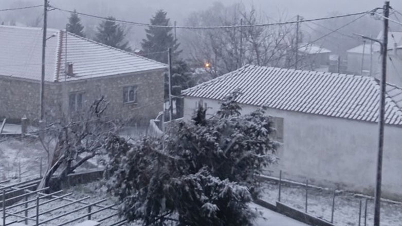 Ξεκίνησε η χιονόπτωση στα χωριά της Λάρισας