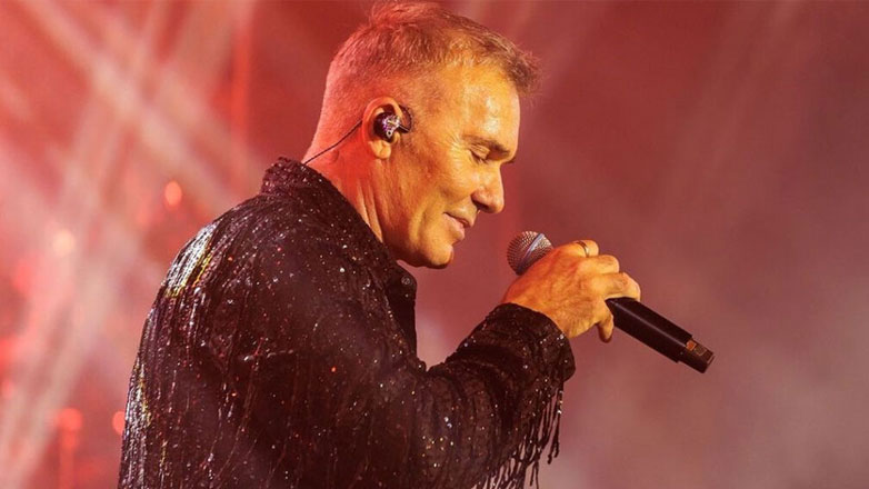 Ο Στέλιος Ρόκκος επιστρέφει στη σκηνή για μια τελευταία εμφάνιση μετά τον θάνατο του αδελφού του