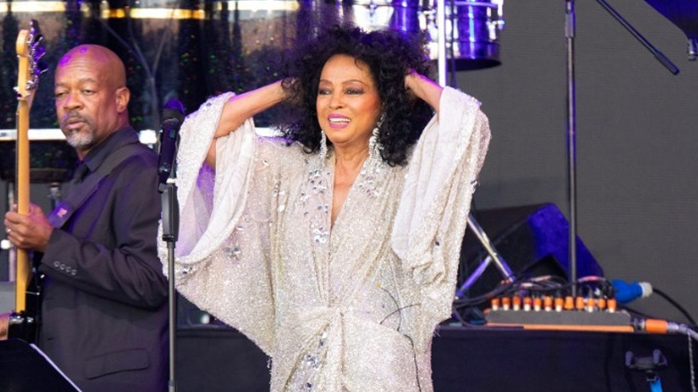 Η Νταϊάνα Ρος πρωταγωνιστεί στη νέα καμπάνια του Saint Laurent