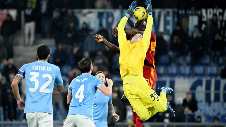 Κύπελλο Ιταλίας: Ο Μανδάς κράτησε το μηδέν και η Λάτσιο απέκλεισε (1-0) τη Ρόμα