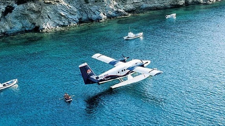 Υδροπλάνα στα διαπόντια νησιά πάνω από την Κέρκυρα