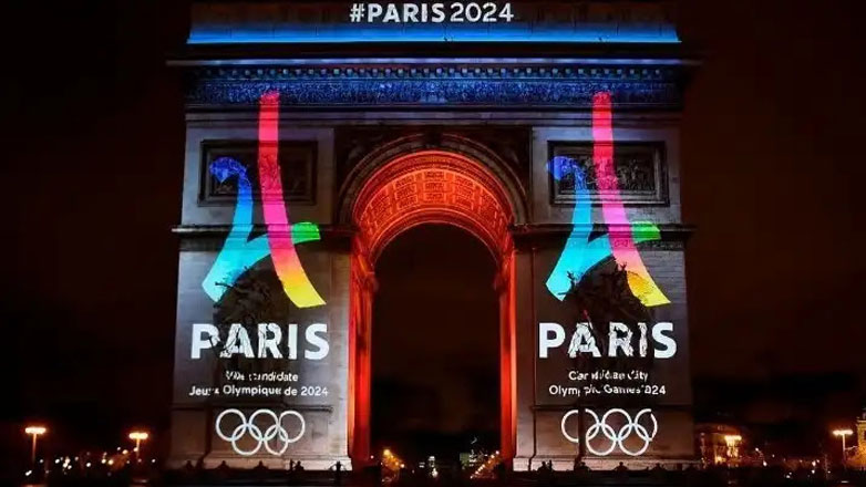 Παρίσι 2024: Η Ολυμπιακή Φλόγα θα ταξιδέψει με ποδήλατο, σκάφη και… αναρρίχηση