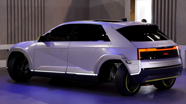 Η Hyundai παρουσίασε “live” τη λειτουργία καβουριού που επιτρέπει το παρκάρισμα χωρίς μανούβρες