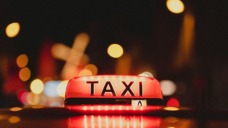 Πάτρα: Λήστεψαν οδηγό ταξί με μαχαίρι