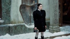 «Poor Things»: Η ερμηνεία της Έμα Στόουν αξίζει Όσκαρ – Διθυραμβική κριτική του Brian Viner στη Dailymail