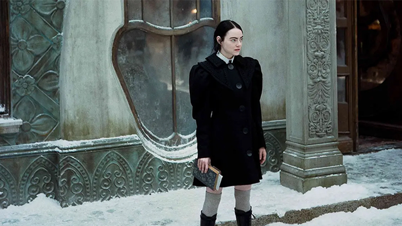 «Poor Things»: Η ερμηνεία της Έμα Στόουν αξίζει Όσκαρ – Διθυραμβική κριτική του Brian Viner στη Dailymail